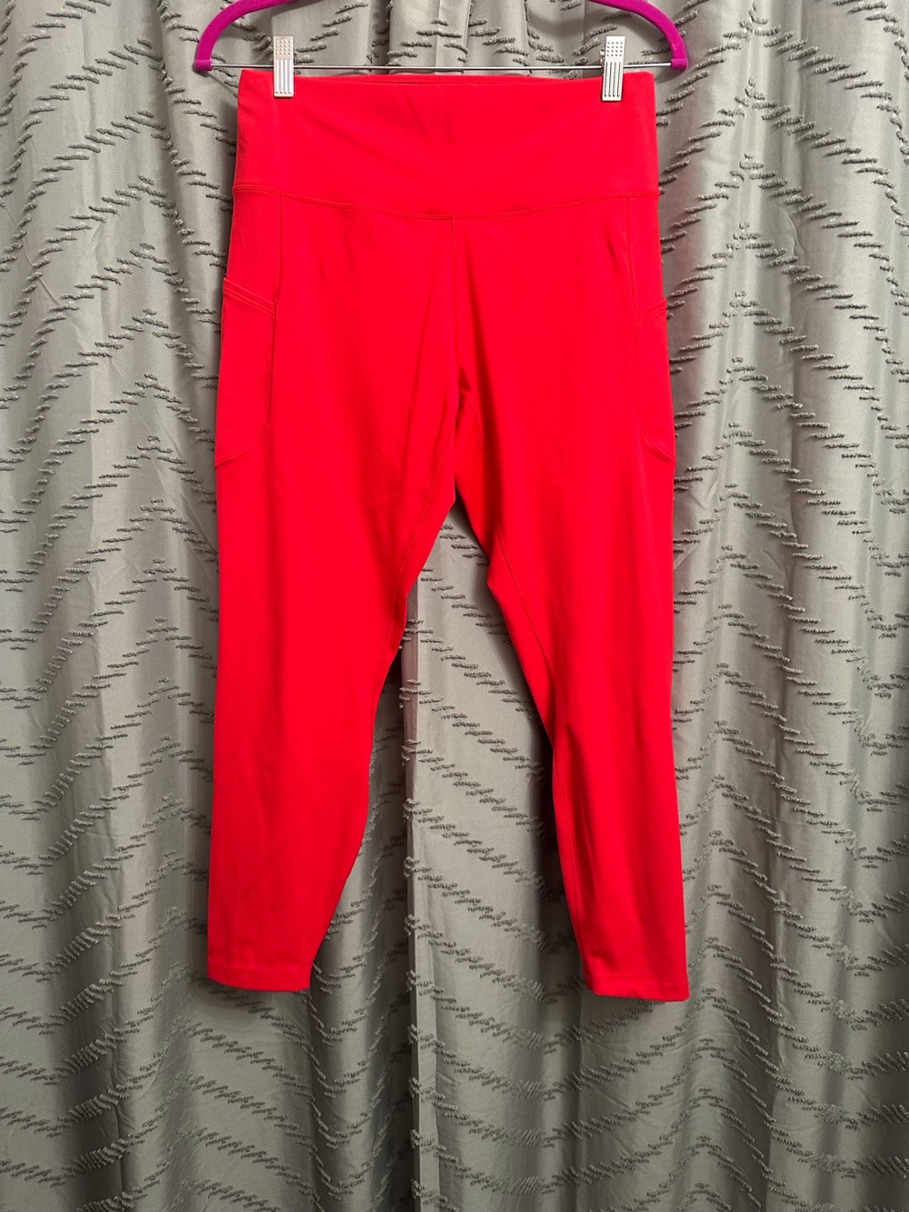 Nike One Dri-Fit leggings with XL red
Great condition , worn once, side pockets,